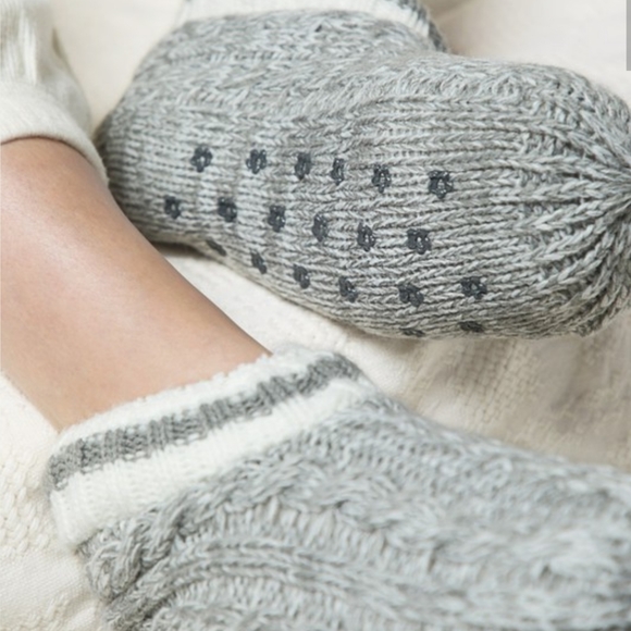 Cable knit and sherpa lined slipper booties - Picture 6 of 7